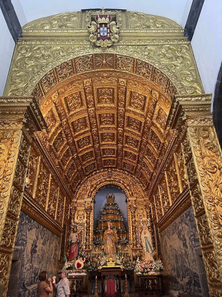 gold-ordained alter at the Madalena Church in Pico